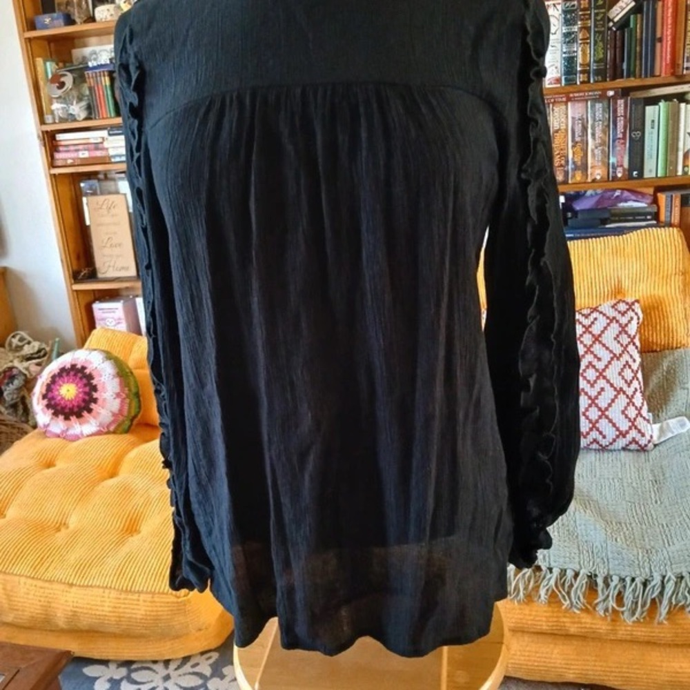 Doe & Rae Black Long-Sleeve Peasant Blouse
